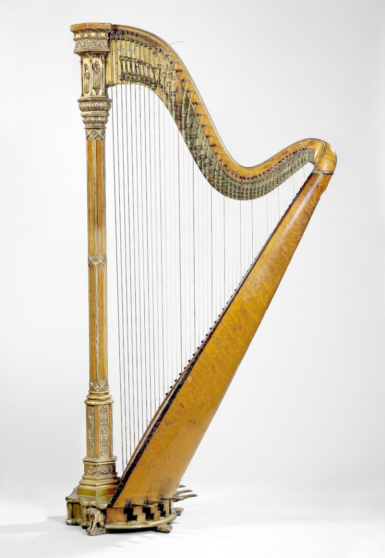 The history of the harp Le livre et la harpe